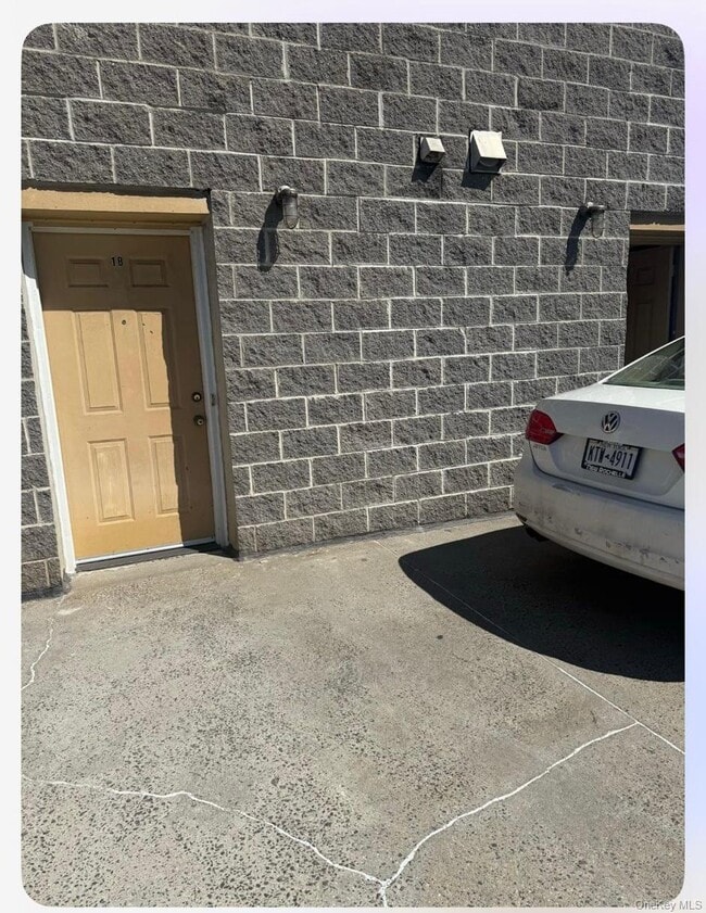 Building Photo - 102 Jericho Tpke Unit 1B