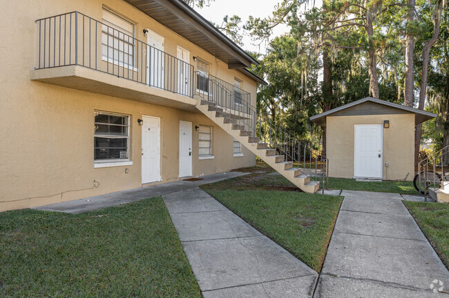 Building Photo - Deena Way Apartments 53-59 Unit 57