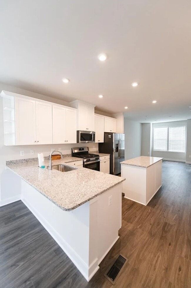Photo - 2816-2816 Evansgreen Dr