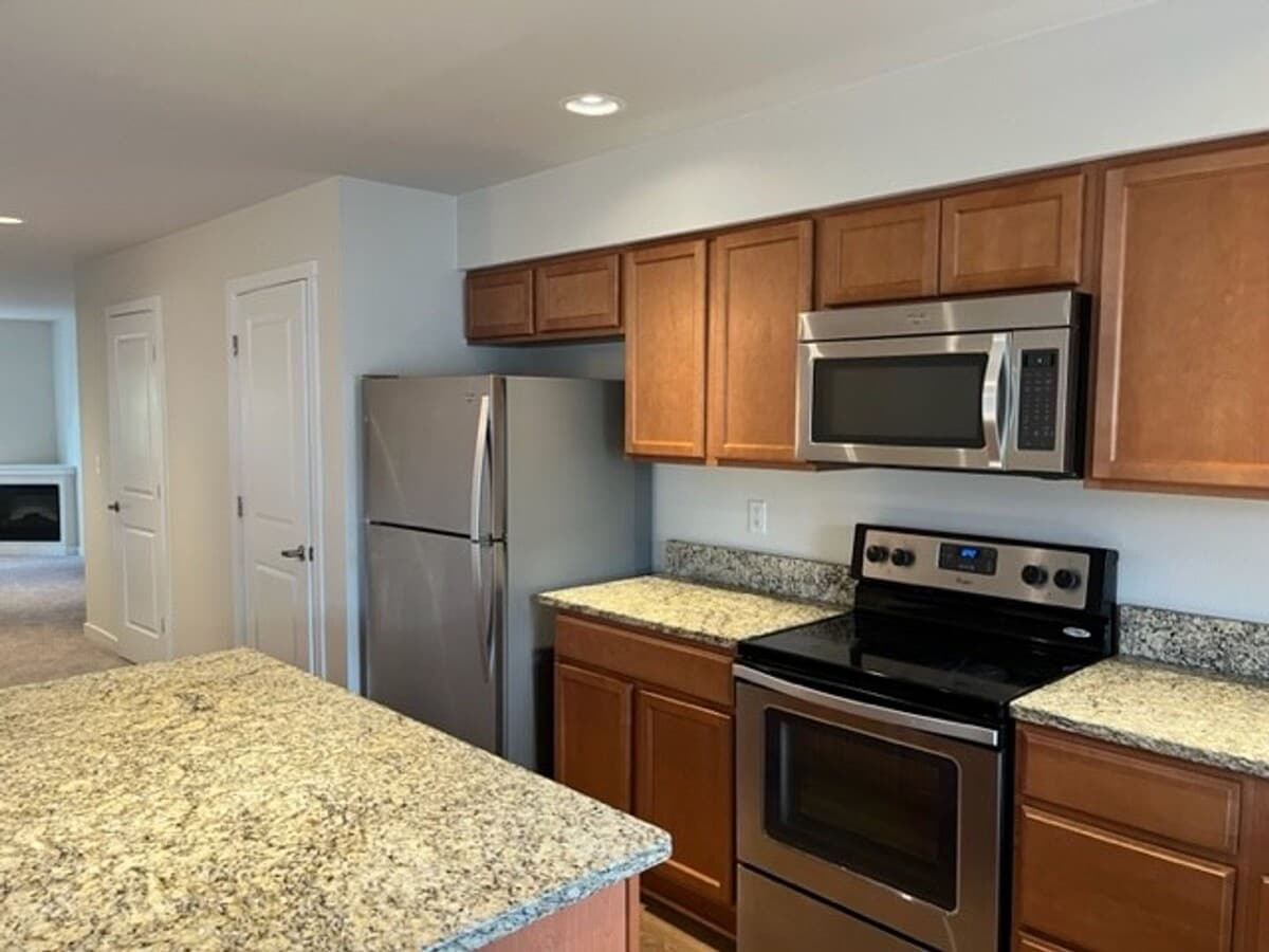 Modern 3 bedroom Townhomes with Garage - Modern 3 bedroom Townhomes with Garage