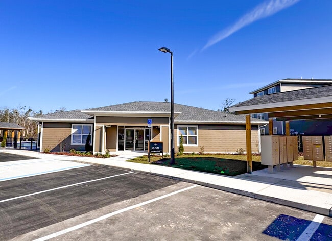 Casa club - The Grove at Perry