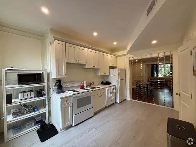 Building Photo - 1714 Beacon St Rental