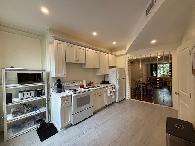 Building Photo - 1714 Beacon St Rental