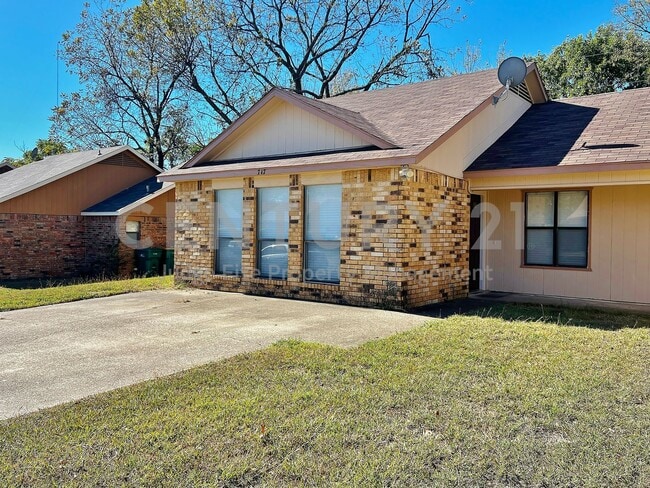 Building Photo - Cute 2/2 Duplex in Cedar Hill For Rent!