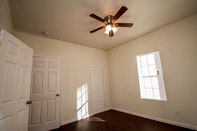 Photo - 924 St James St Unidad 1
