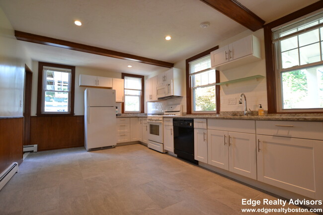 Building Photo - 25 Newcastle Rd Unit 1 Rental