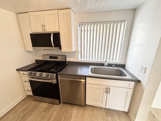 Photo - 555 Oak St Unit 301