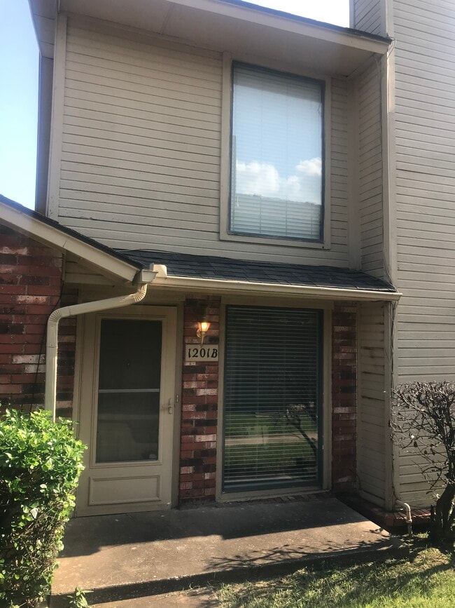 Building Photo - 1201 Sequoyah St Unit B Rental