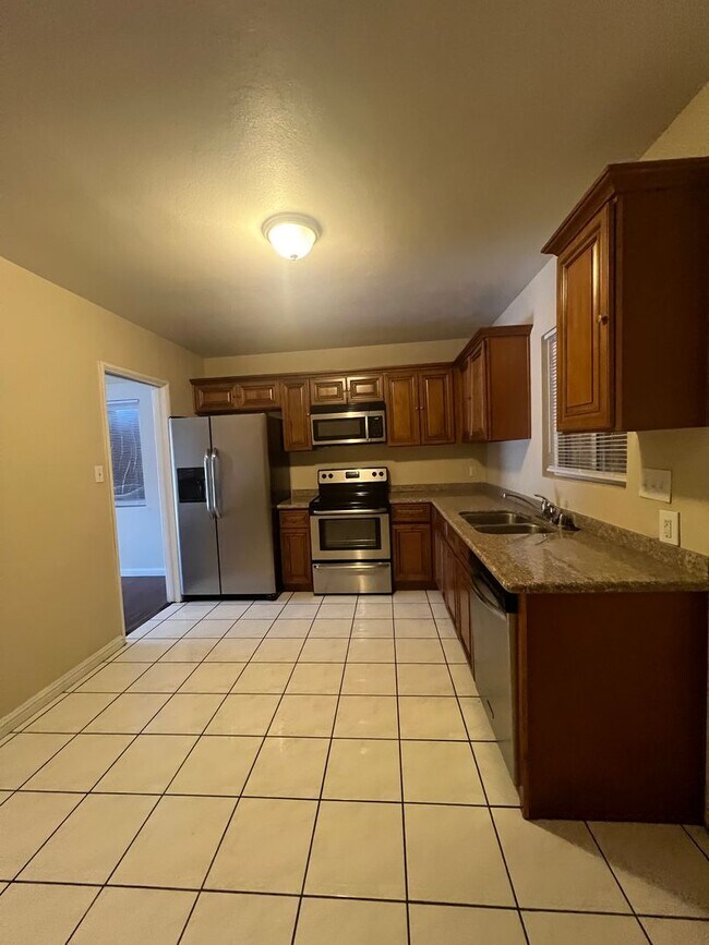 Downtown Single Story 3 Bedroom 1 bath home! House Rental in Las