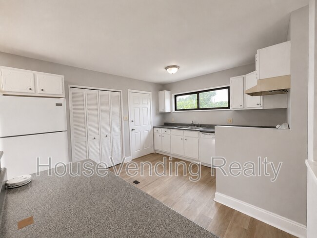 Photo - 2324 Grove St