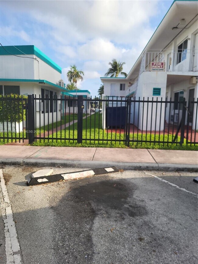 Photo - 2101 Calais Dr Unit 10