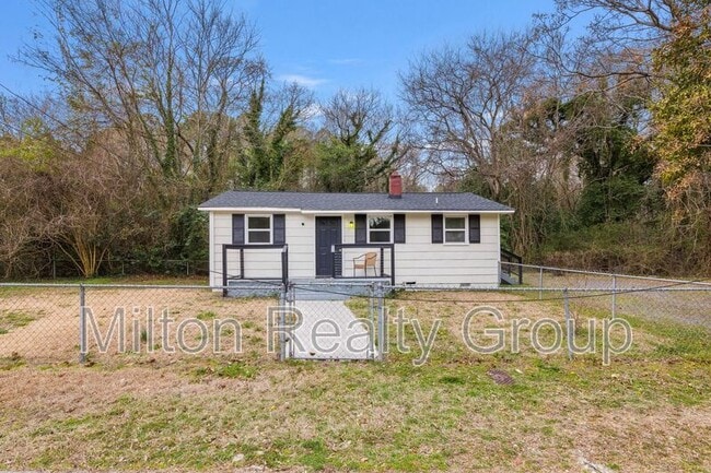 Photo - 700 Ross Rd