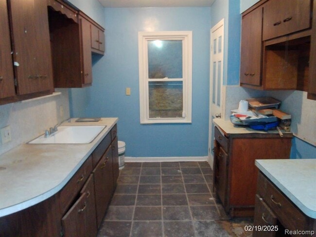 Photo - 15675 Lappin St