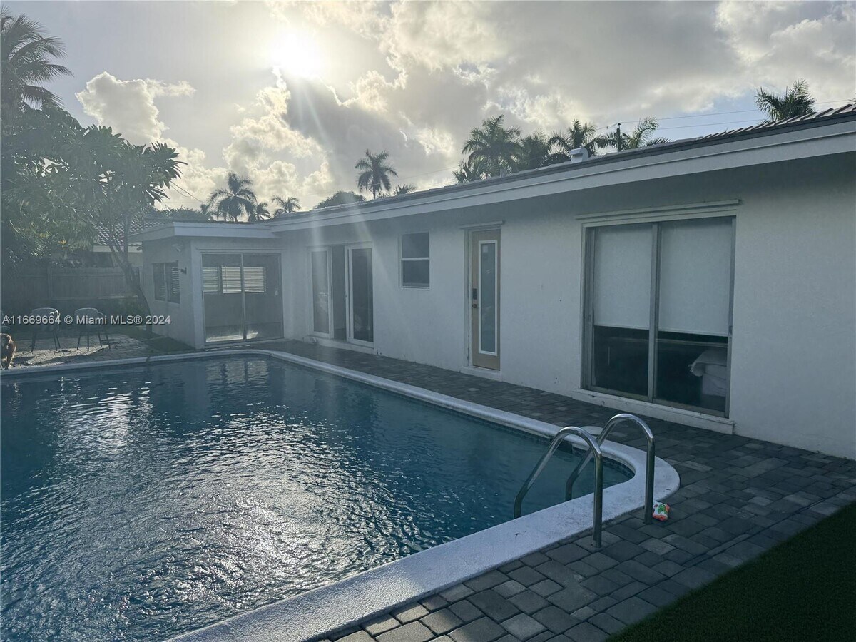 Photo - 1427 NE 60th St