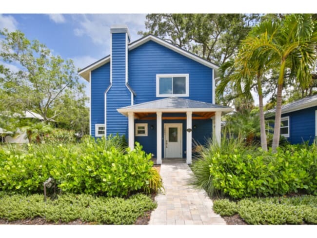 Building Photo - Completely renovated 4 bedroom cottage in ... Rental