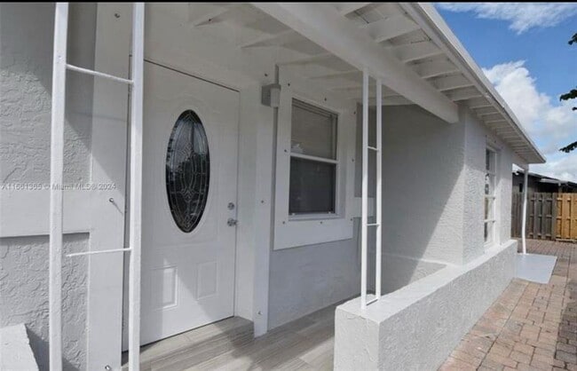 Photo - 5291 NE 17th Ave