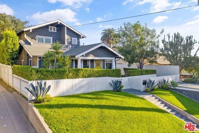 Building Photo - 1012-1014 Manzanita St Unit 1012