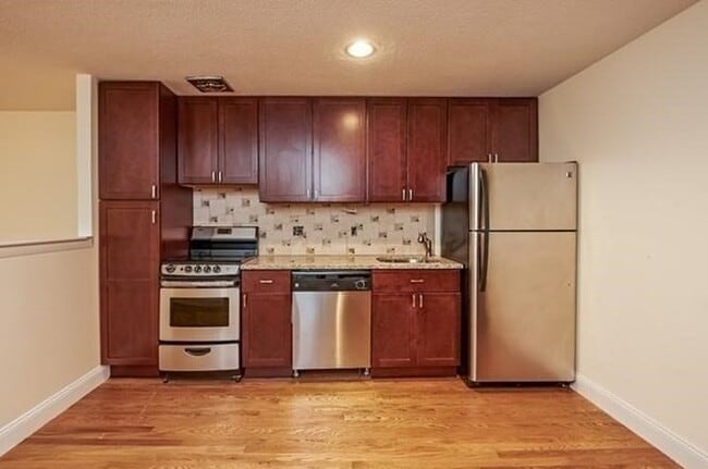 Building Photo - 49 Green St Unit 214 Rental