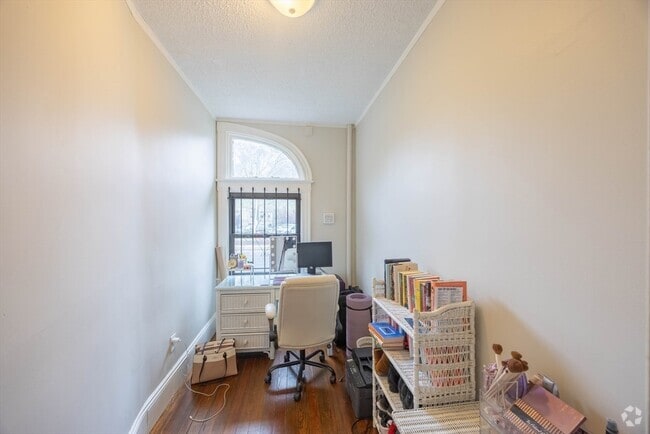 Building Photo - 1865 Beacon St Unit 2 Rental