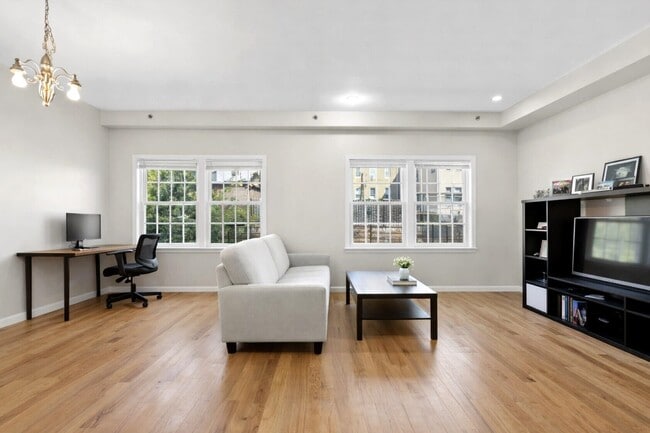 Building Photo - 612 12th St Unit 4