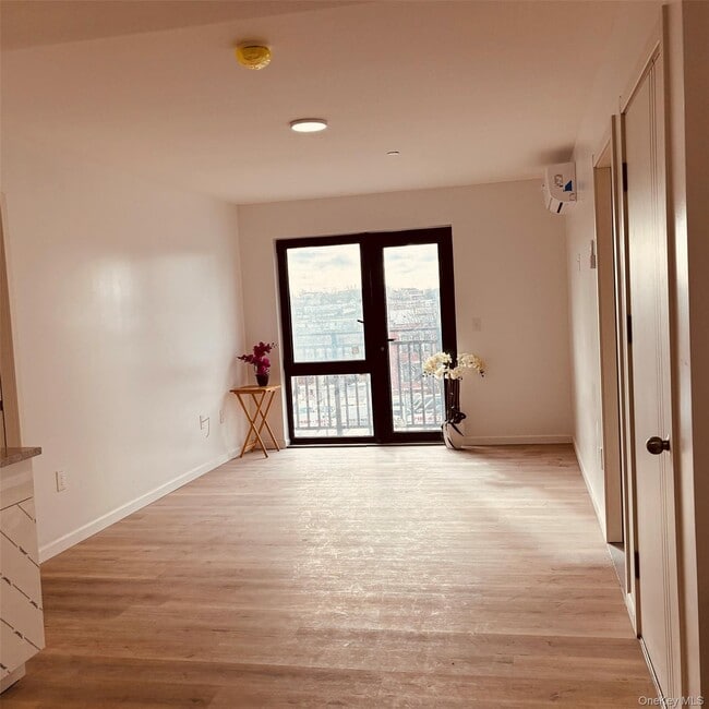 Building Photo - 70-40 45th Ave Unit 7C