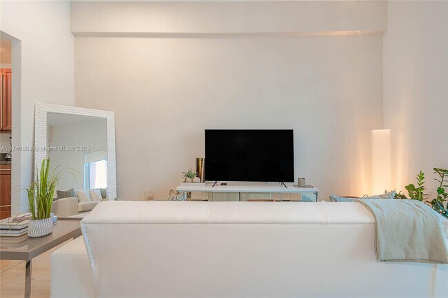 Building Photo - 2301 Collins Ave Unit 1630 Rental