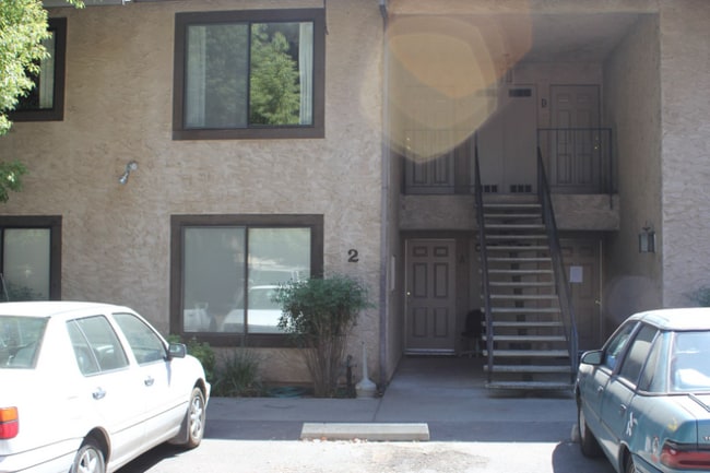 Building Photo - 2 Lorayne Ct Rental