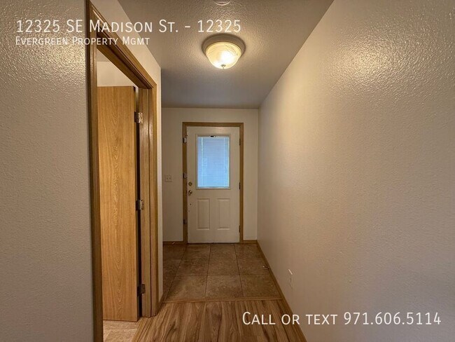 Photo - 12325 SE Madison St Unit 12325