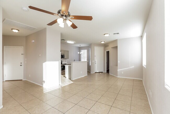 Photo - 1115 E Grove St