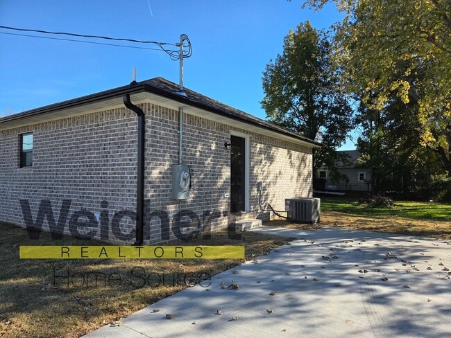 Photo - 3 Bed 2 bath home on corner lot