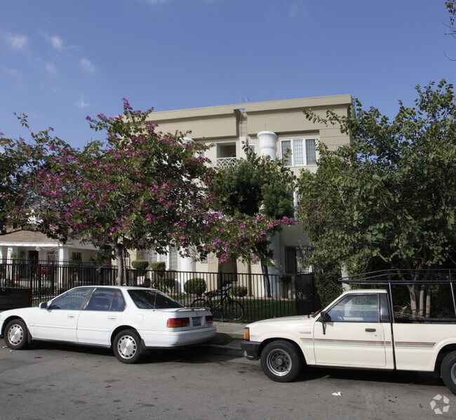 Photo - Karnak Apartments