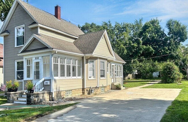 Photo - 236 E 14th St