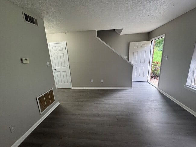 Building Photo - 802 British Wood Dr SW Rental
