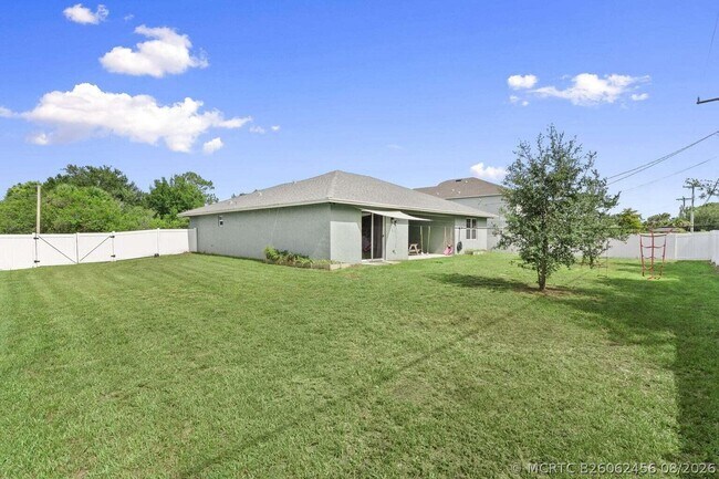 Photo - 601 SW S Quick Cir