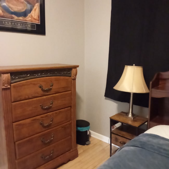 Photo - 1031 College St N