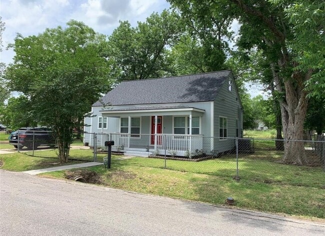 Photo - 4602 Ward St