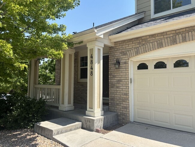 Photo - Beautiful 3bd, 3 bath single family home bedroom for rent in Aurora 80016
