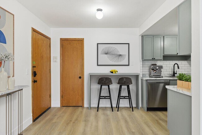 Photo - 99 E 54th St