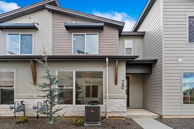 Building Photo - Brand New 3 Bed 2.5 Bath Townhouse With Many Amenities