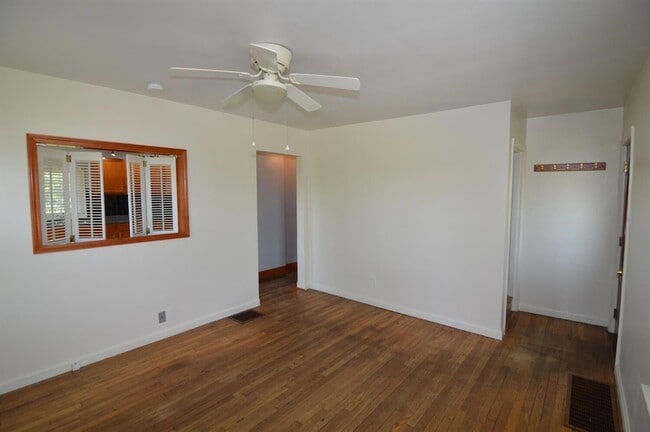 Photo - 1460 Greendale Rd