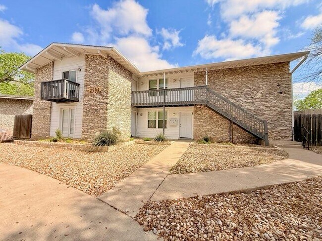 Photo - 2504 Manor Cir