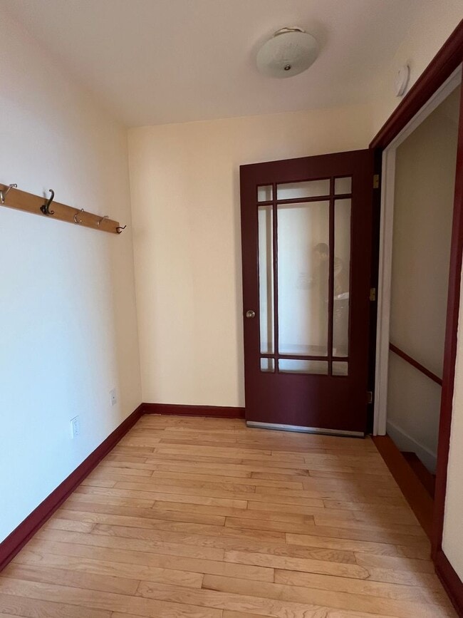Photo - 403-405 1/2 W Granite Unit 405 1/2