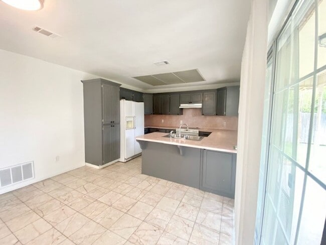 Photo - 3 bedroom home with a large backyard in Harker Heights!