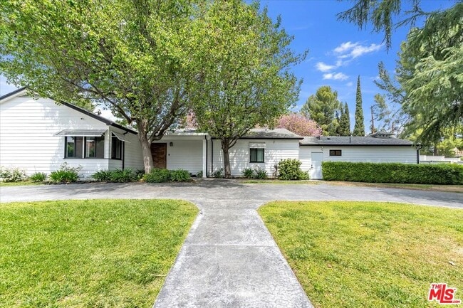 Photo - 23009 Leonora Dr House