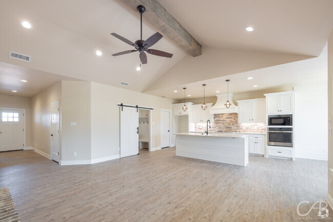 Building Photo - For Lease Rental