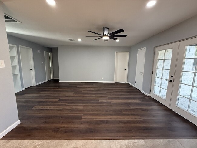 Photo - 6101 Melody Ln