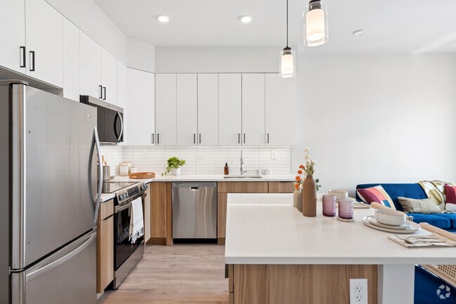 1BR, 1BA - 561SF - Kitchen