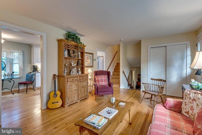 Photo - 318 Hollyberry Rd