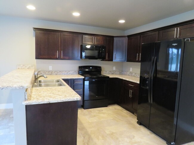 Photo - 4 Bedroom Townhome in River Pointe Subdivison