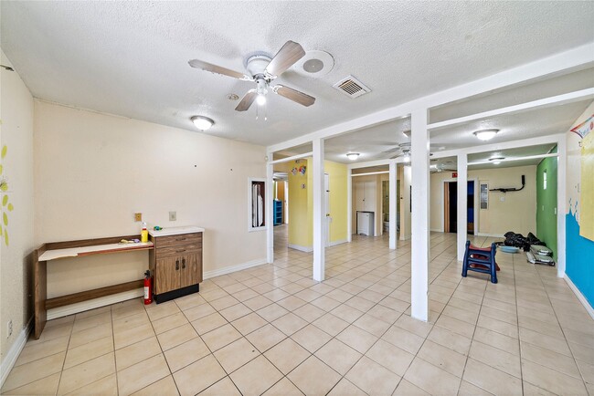 Building Photo - 5639 Overdale St